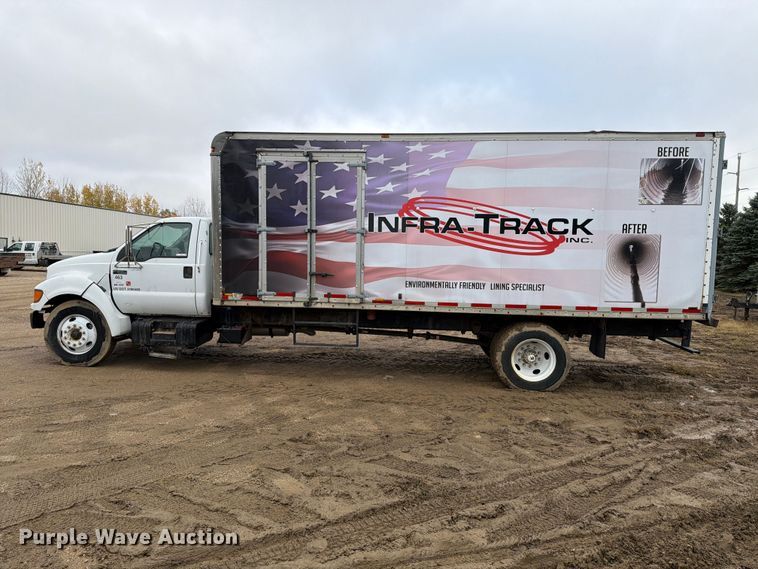 image for item FT5002 2000 Ford F650 Super Duty box truck