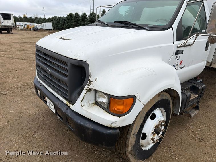 image for item FT5002 2000 Ford F650 Super Duty box truck