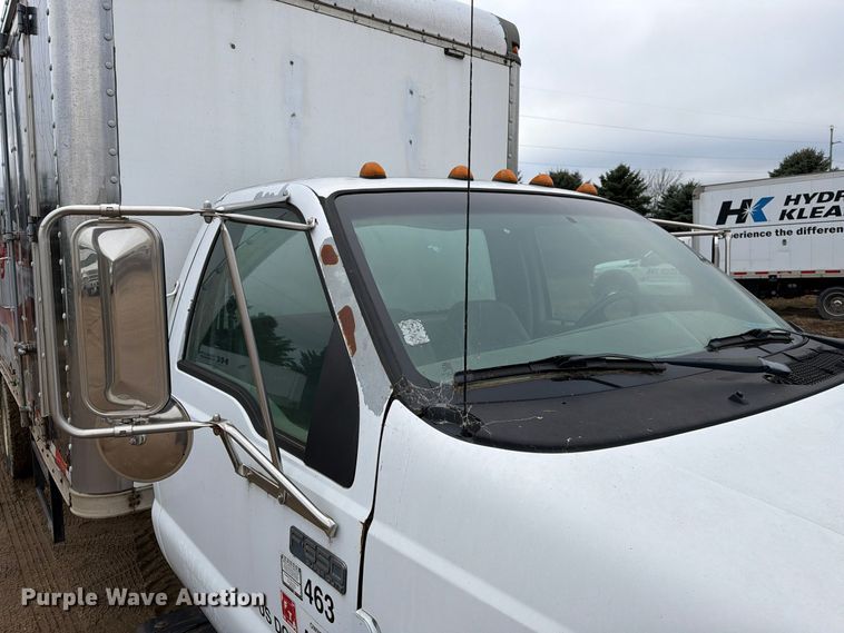 image for item FT5002 2000 Ford F650 Super Duty box truck