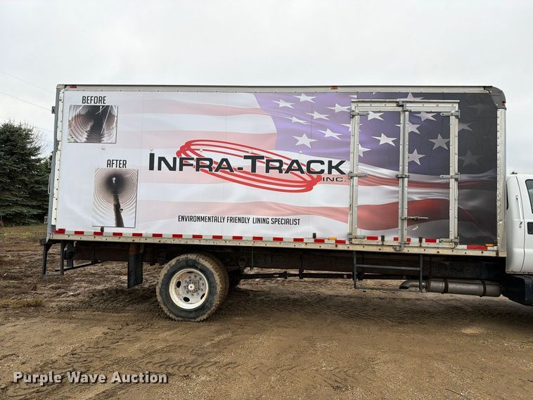image for item FT5002 2000 Ford F650 Super Duty box truck