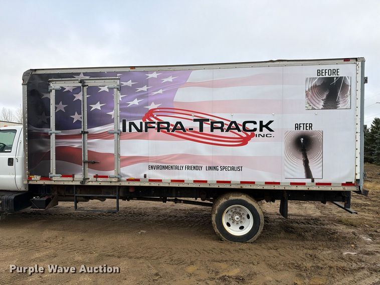 image for item FT5002 2000 Ford F650 Super Duty box truck