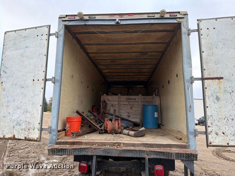 image for item FT5002 2000 Ford F650 Super Duty box truck