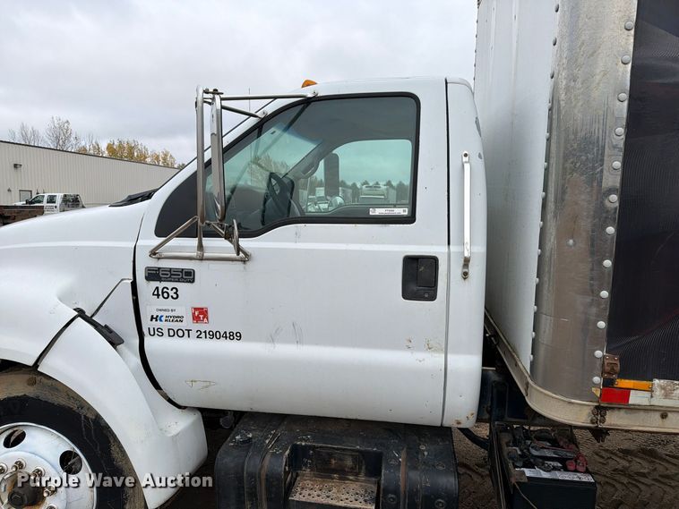 image for item FT5002 2000 Ford F650 Super Duty box truck