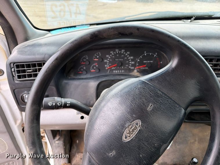 image for item FT5002 2000 Ford F650 Super Duty box truck