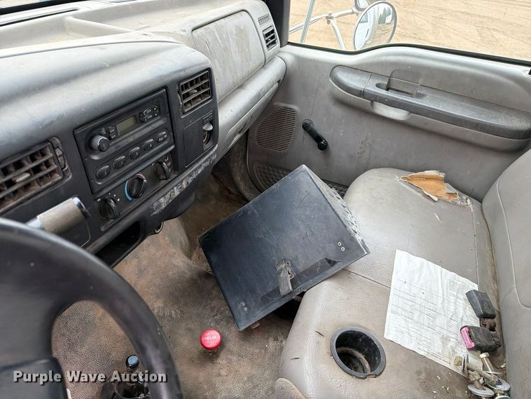 image for item FT5002 2000 Ford F650 Super Duty box truck