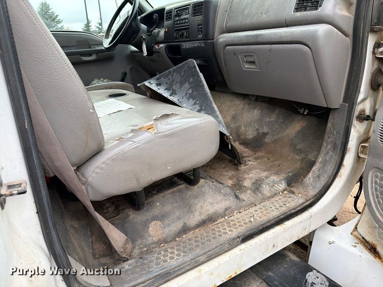 image for item FT5002 2000 Ford F650 Super Duty box truck