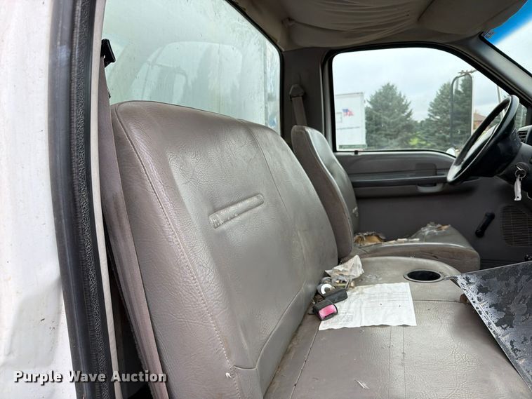 image for item FT5002 2000 Ford F650 Super Duty box truck