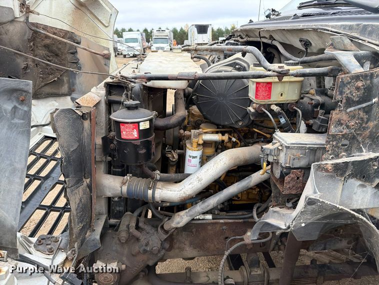 image for item FT5002 2000 Ford F650 Super Duty box truck