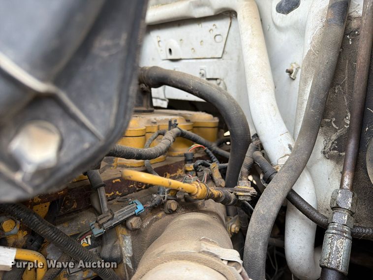 image for item FT5002 2000 Ford F650 Super Duty box truck