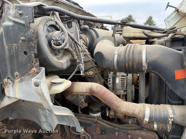image for item FT5002 2000 Ford F650 Super Duty box truck