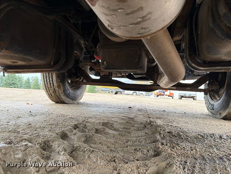 image for item FT5002 2000 Ford F650 Super Duty box truck