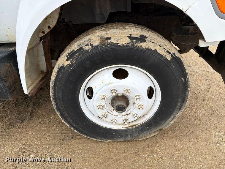 image for item FT5002 2000 Ford F650 Super Duty box truck