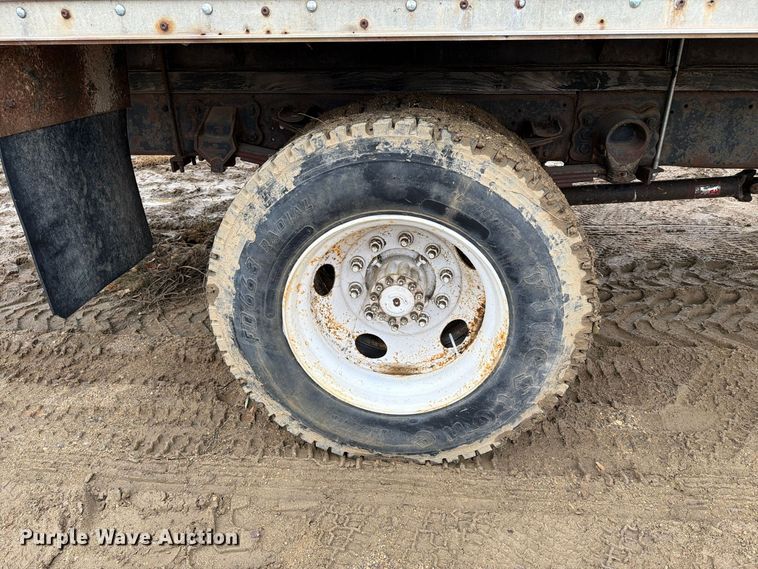 image for item FT5002 2000 Ford F650 Super Duty box truck