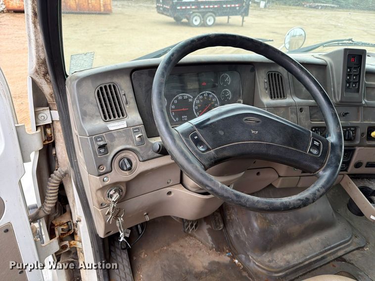 image for item FT5003 2006 Sterling Truck Acterra box truck