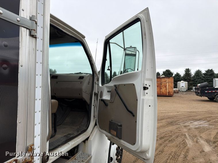 image for item FT5003 2006 Sterling Truck Acterra box truck