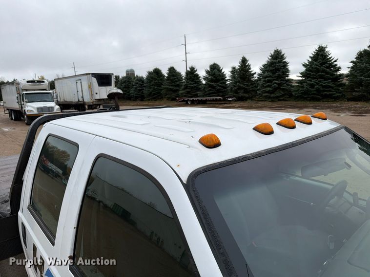 image for item FT5006 2011 Ford F550 flatbed truck