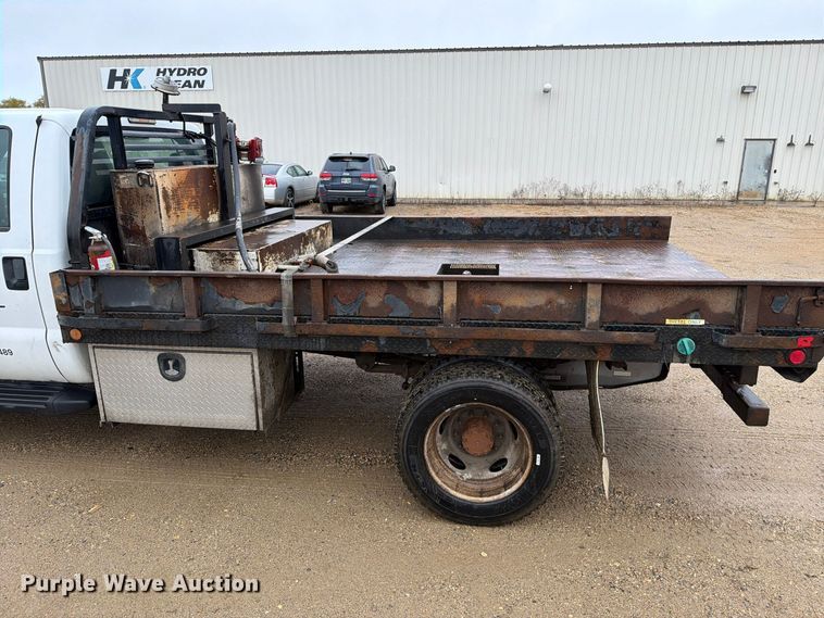 image for item FT5006 2011 Ford F550 flatbed truck
