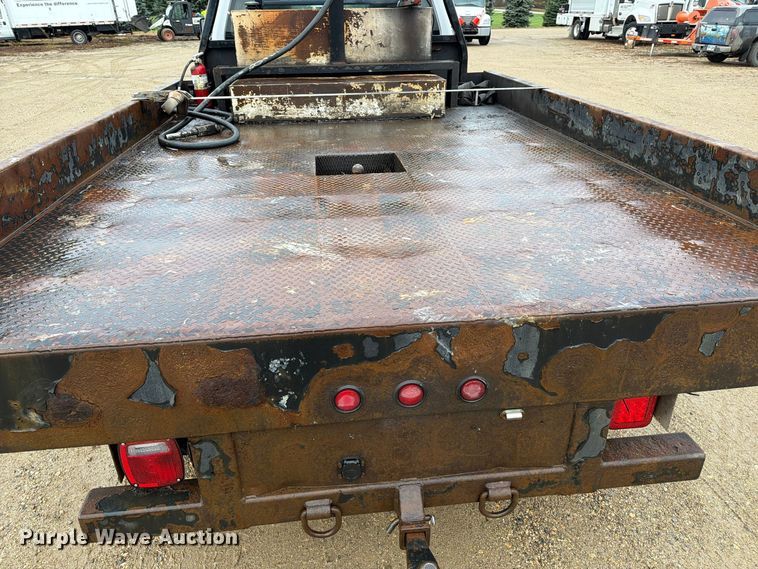 image for item FT5006 2011 Ford F550 flatbed truck