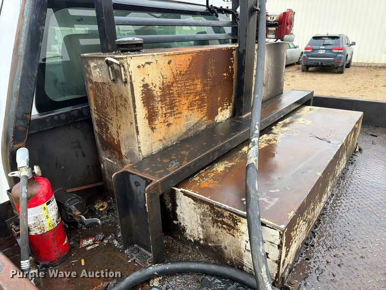 image for item FT5006 2011 Ford F550 flatbed truck
