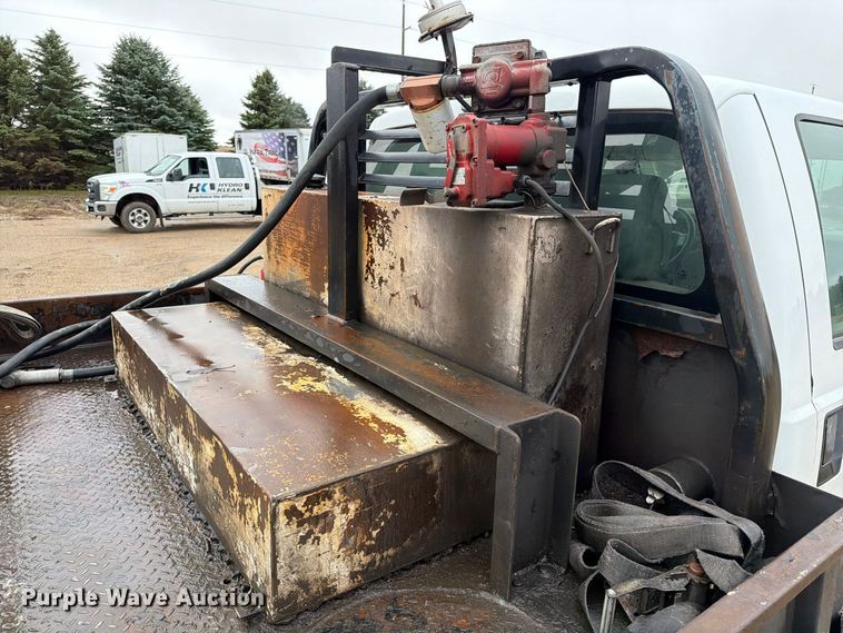 image for item FT5006 2011 Ford F550 flatbed truck