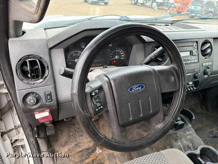 image for item FT5006 2011 Ford F550 flatbed truck