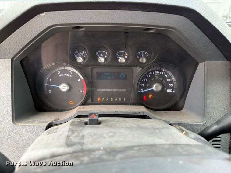image for item FT5006 2011 Ford F550 flatbed truck