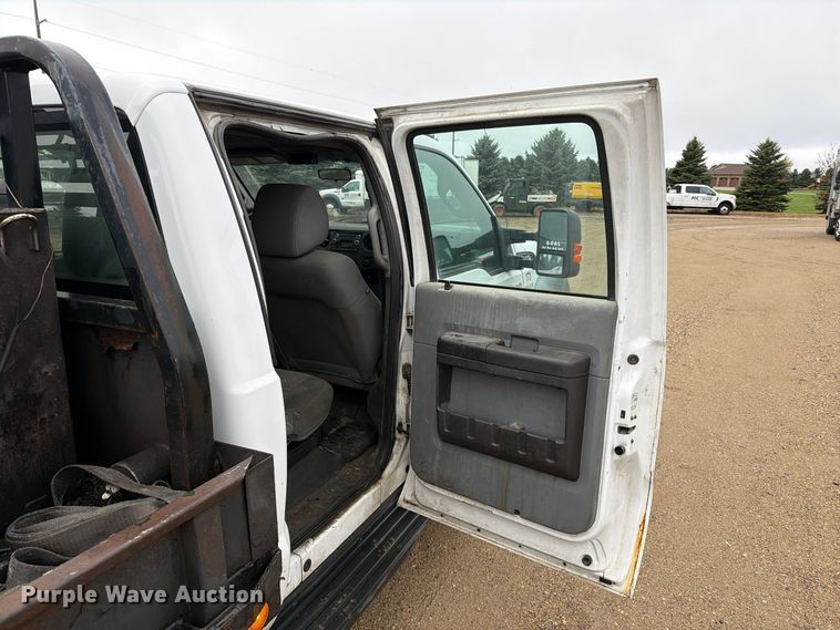 image for item FT5006 2011 Ford F550 flatbed truck