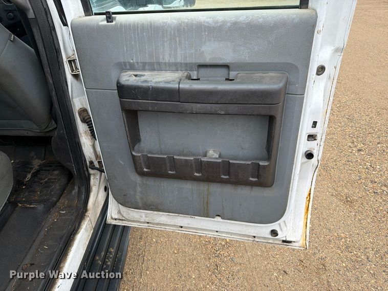 image for item FT5006 2011 Ford F550 flatbed truck