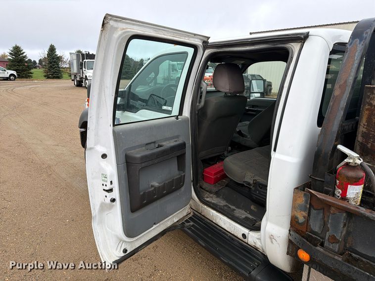 image for item FT5006 2011 Ford F550 flatbed truck