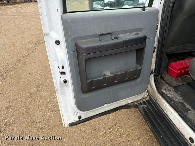 image for item FT5006 2011 Ford F550 flatbed truck