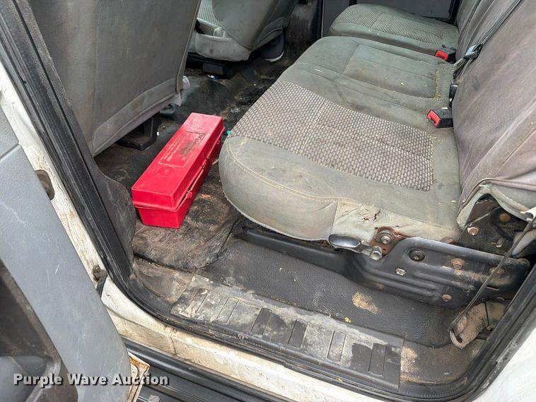 image for item FT5006 2011 Ford F550 flatbed truck