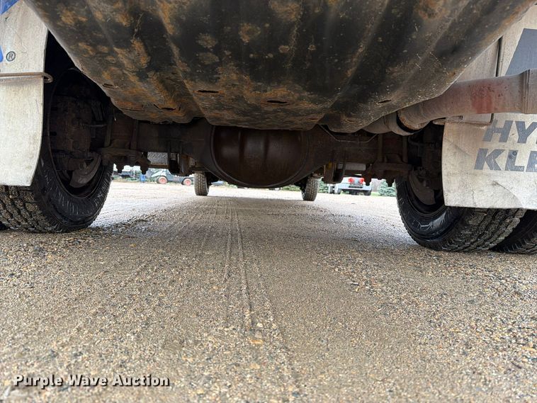 image for item FT5006 2011 Ford F550 flatbed truck