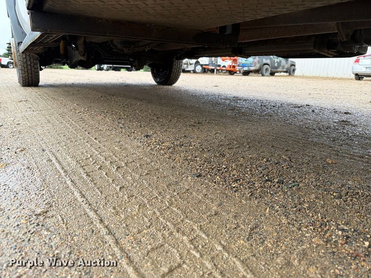 image for item FT5006 2011 Ford F550 flatbed truck