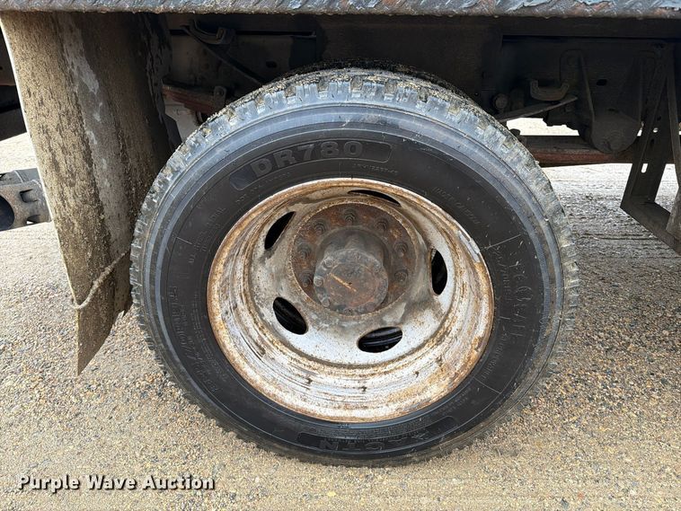 image for item FT5006 2011 Ford F550 flatbed truck
