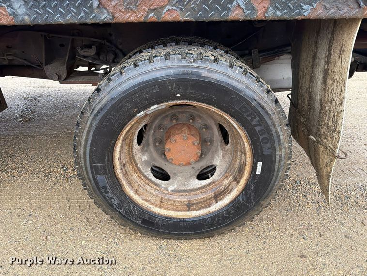 image for item FT5006 2011 Ford F550 flatbed truck