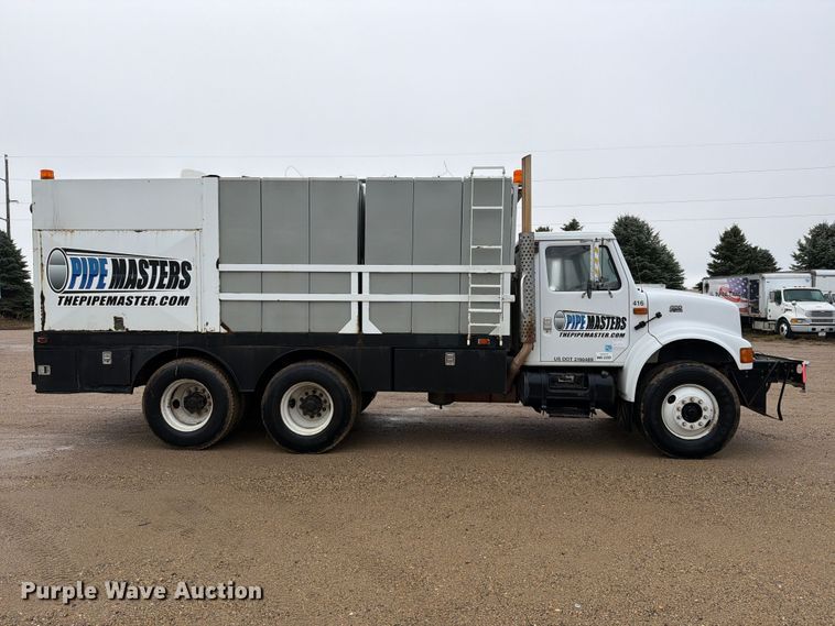 image for item FT5008 2001 International 4900 sewer jetter truck