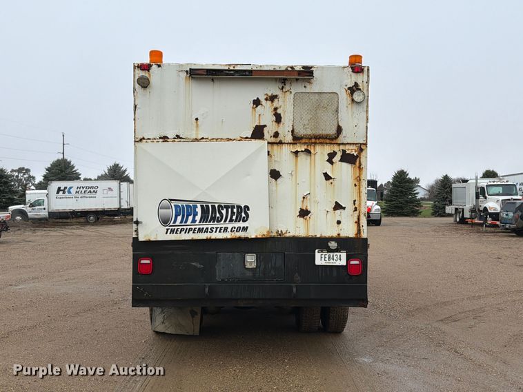 image for item FT5008 2001 International 4900 sewer jetter truck