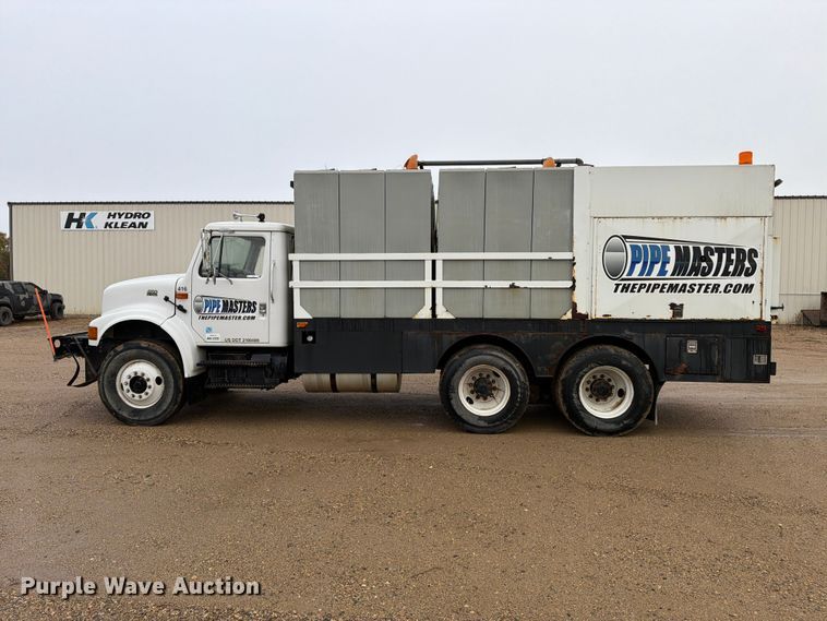 image for item FT5008 2001 International 4900 sewer jetter truck