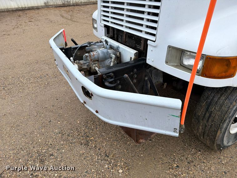 image for item FT5008 2001 International 4900 sewer jetter truck