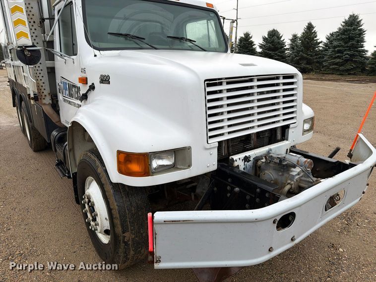 image for item FT5008 2001 International 4900 sewer jetter truck
