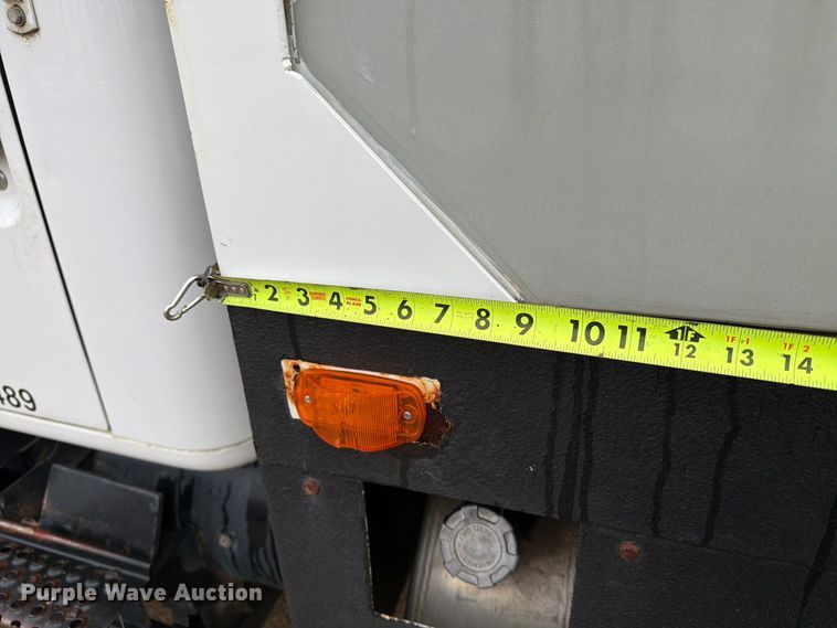 image for item FT5008 2001 International 4900 sewer jetter truck