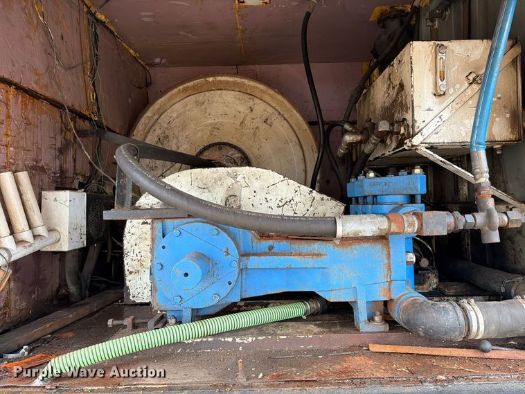 image for item FT5008 2001 International 4900 sewer jetter truck