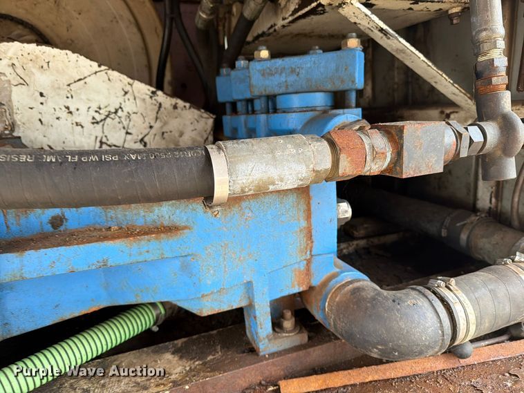 image for item FT5008 2001 International 4900 sewer jetter truck