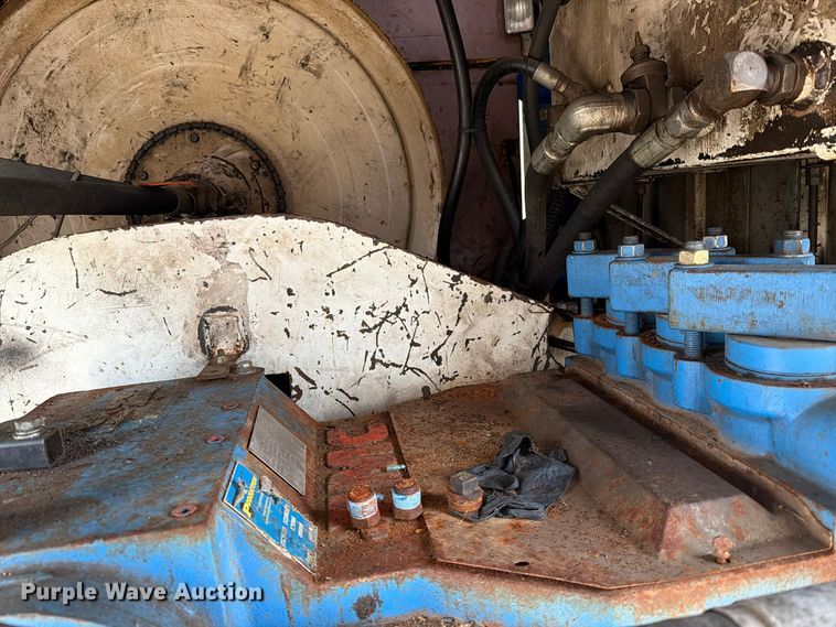 image for item FT5008 2001 International 4900 sewer jetter truck