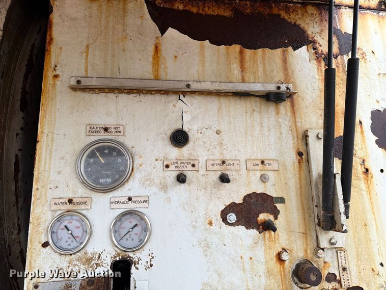 image for item FT5008 2001 International 4900 sewer jetter truck
