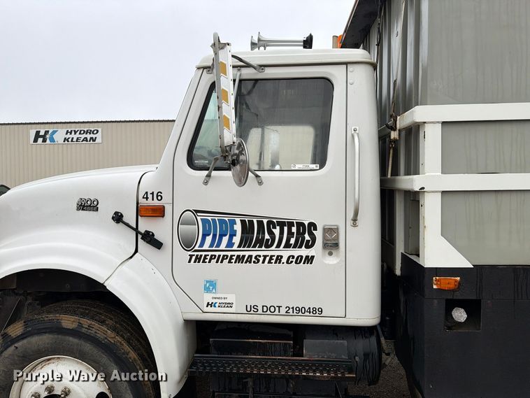 image for item FT5008 2001 International 4900 sewer jetter truck