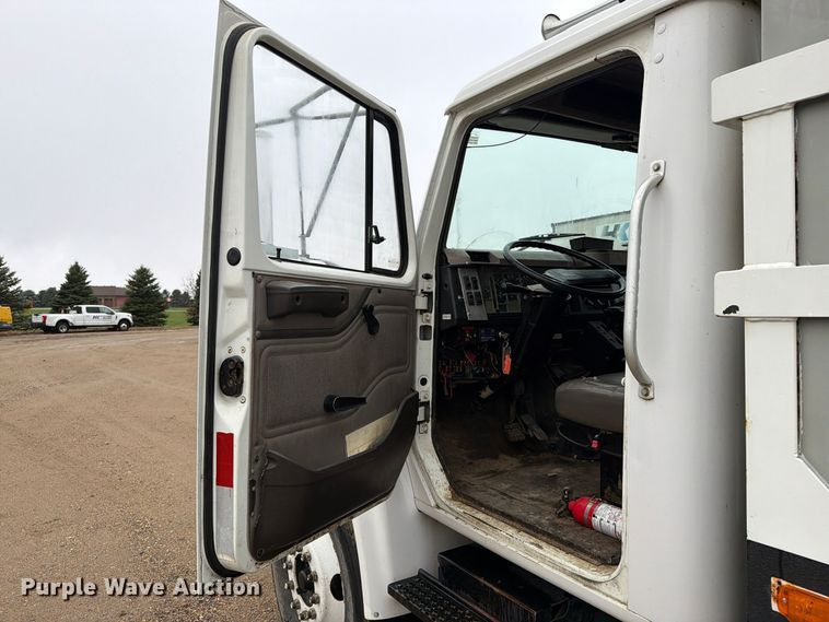 image for item FT5008 2001 International 4900 sewer jetter truck
