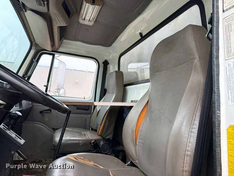 image for item FT5008 2001 International 4900 sewer jetter truck