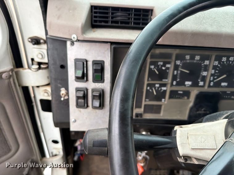 image for item FT5008 2001 International 4900 sewer jetter truck