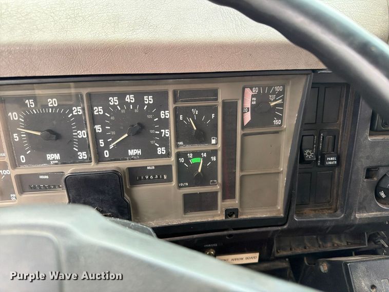 image for item FT5008 2001 International 4900 sewer jetter truck